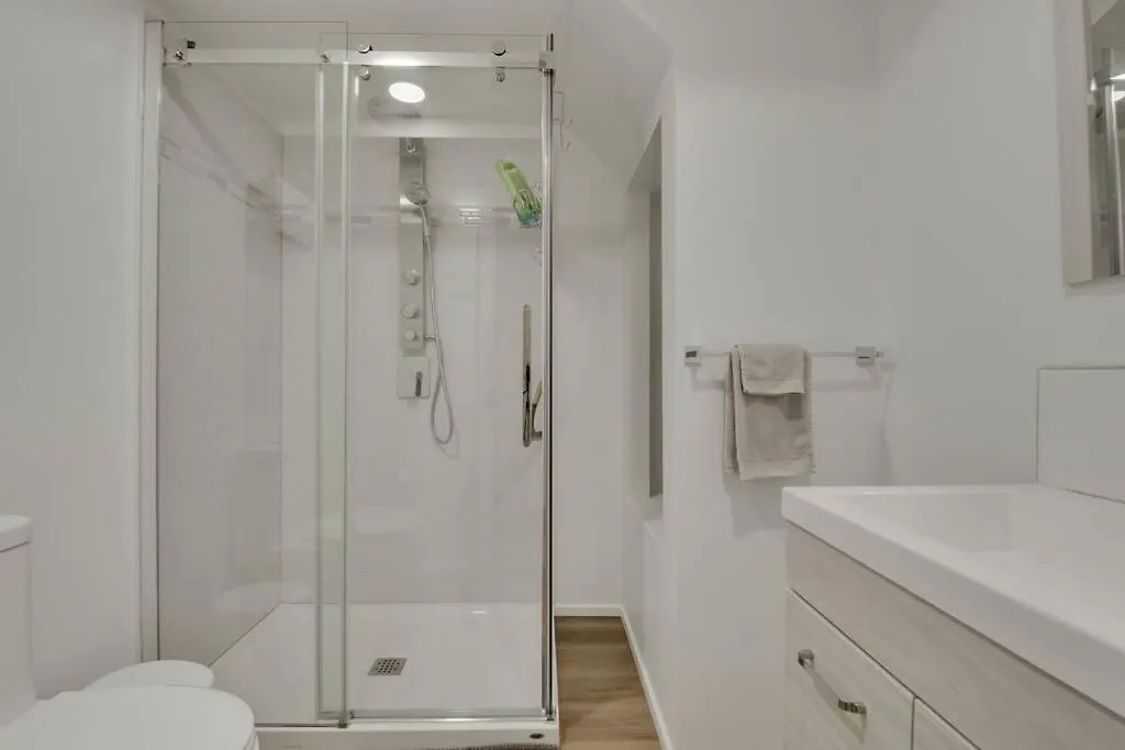 Charming Century-Old House In City Center Québec